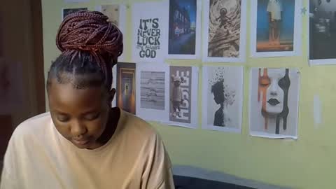 mini_karee online show from 6, 4, 2026