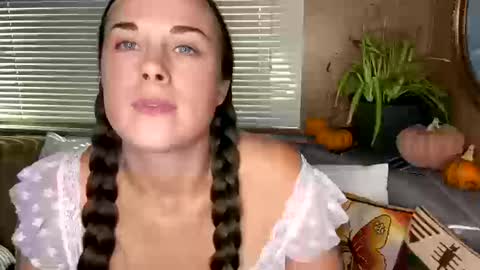 Snapshot of minimaggie chatting on 15, 10, 2025 minimaggie online show from 15, 10, 2025