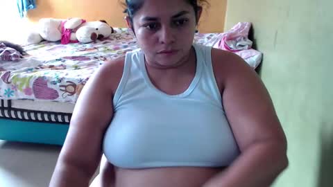 Snapshot of minnie_bbw69 chatting on 4, 12, 2025 Andrea online show from 4, 12, 2025