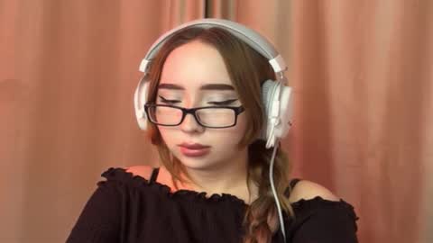 Snapshot of mira_light_ chatting on 30, 9, 2025 mira_light_ online show from 30, 9, 2025