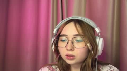 Snapshot of mira_light_ chatting on 3, 10, 2025 mira_light_ online show from 3, 10, 2025