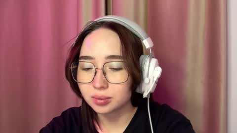 Snapshot of mira_light_ chatting on 7, 10, 2025 mira_light_ online show from 7, 10, 2025