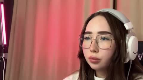 Snapshot of mira_light_ chatting on 10, 10, 2025 mira_light_ online show from 10, 10, 2025