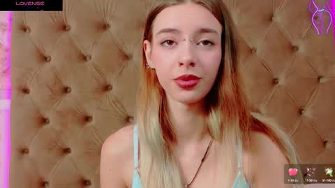 mira_lynxx online show from 10, 11, 2025