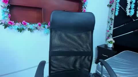 mirabella_miller online show from 13, 11, 2025