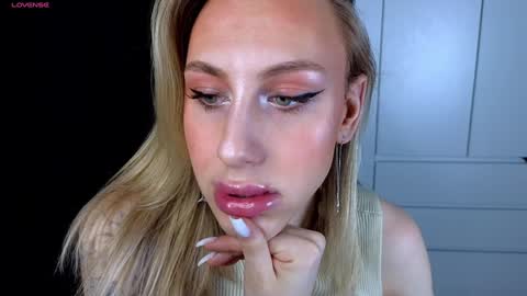 Snapshot of miraraid chatting on 19, 12, 2024 miraraid online show from 19, 12, 2024