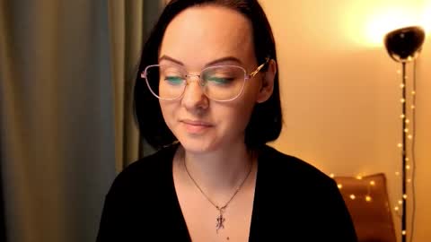 MiraSkyy online show from 8, 11, 2025