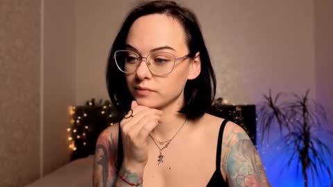 MiraSkyy online show from 3, 12, 2025