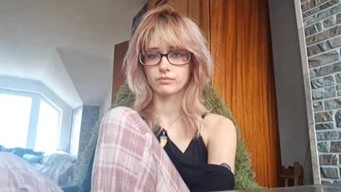 Molly online show from 8, 4, 2026