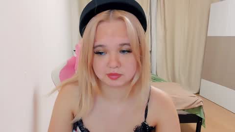 Snapshot of miss__selena chatting on 19, 12, 2024 miss__selena online show from 19, 12, 2024