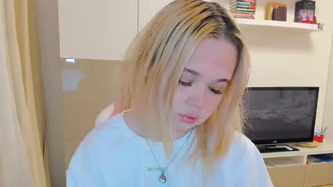 Snapshot of miss__selena chatting on 15, 2, 2025 miss__selena online show from 15, 2, 2025