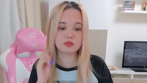 Snapshot of miss__selena chatting on 18, 2, 2025 miss__selena online show from 18, 2, 2025