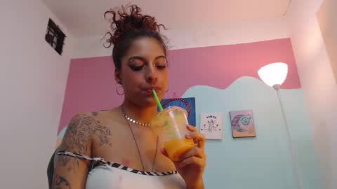 Akemi 3 online show from 7, 2, 2025