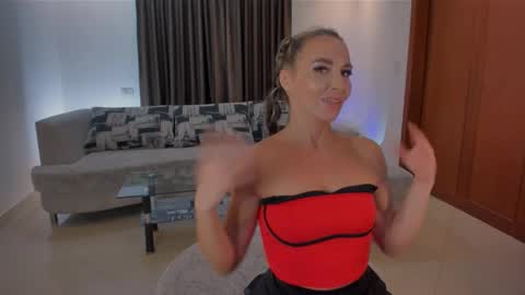 Snapshot of miss_bikini chatting on 8, 9, 2025 miss_bikini online show from 8, 9, 2025