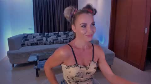 Snapshot of miss_bikini chatting on 12, 9, 2025 miss_bikini online show from 12, 9, 2025