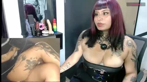 Snapshot of miss_clover chatting on 11, 9, 2025 miss_clover online show from 11, 9, 2025