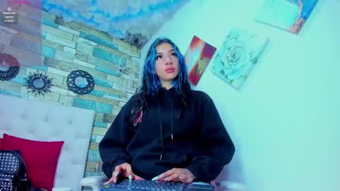 miss_evans_ online show from 7, 10, 2025