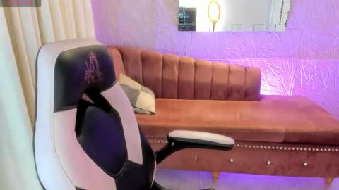 Snapshot of miss_isabella_m chatting on 13, 5, 2026 Isabella online show from 13, 5, 2026
