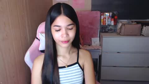 Snapshot of miss_lei18 chatting on 8, 3, 2025 leii online show from 8, 3, 2025