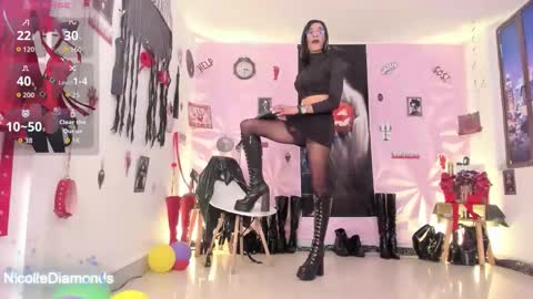 Miss Nicole online show from 7, 10, 2025