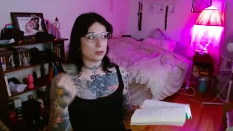 Snapshot of miss_raven_ts chatting on 10, 6, 2026 Raven online show from 10, 6, 2026