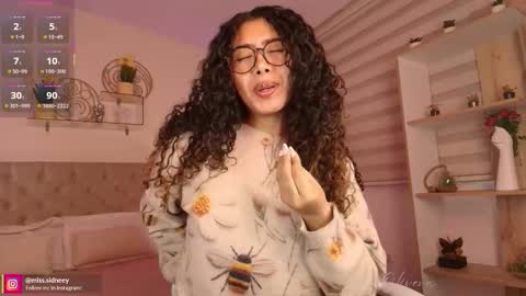 Amy Olivera online show from 29, 10, 2025