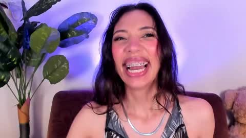 Snapshot of miss_veronica2 chatting on 17, 4, 2026 Miss Veronica online show from 17, 4, 2026