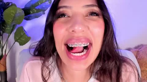 Snapshot of miss_veronica2 chatting on 27, 4, 2026 Miss Veronica online show from 27, 4, 2026