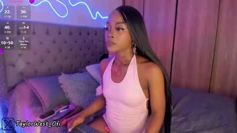 Snapshot of miss_west chatting on 26, 6, 2026 Tay Tay Independent Model online show from 26, 6, 2026