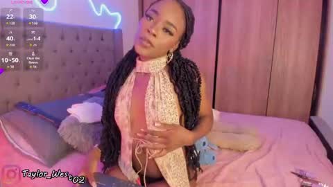 Snapshot of miss_west chatting on 25, 7, 2026 Tay Tay Independent Model online show from 25, 7, 2026
