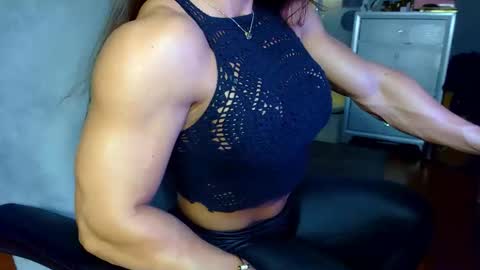 Alesyamuscledoll online show from 13, 4, 2026