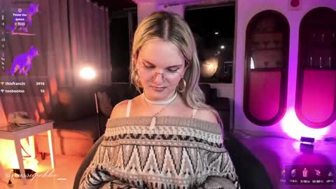 Chloe freelance model Please your thumbs up are important  online show from 6, 2, 2025