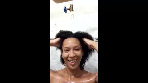 Snapshot of misscruzxz chatting on 21, 4, 2026 Donna di Diamanti online show from 21, 4, 2026