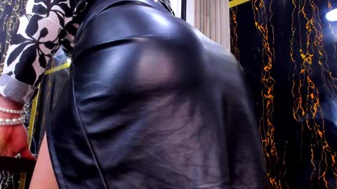 Escarlet online show from 9, 1, 2025