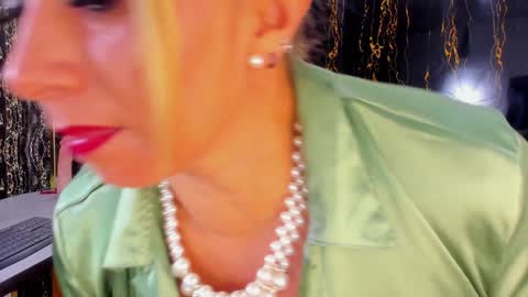 Escarlet online show from 16, 1, 2025