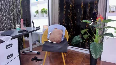 Escarlet online show from 21, 2, 2025