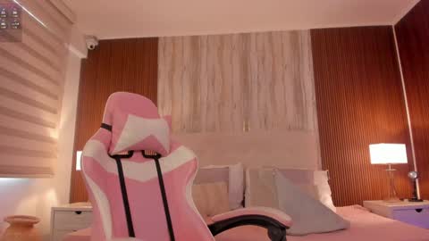 Snapshot of missisabella1 chatting on 27, 12, 2024 Bella Castillo online show from 27, 12, 2024
