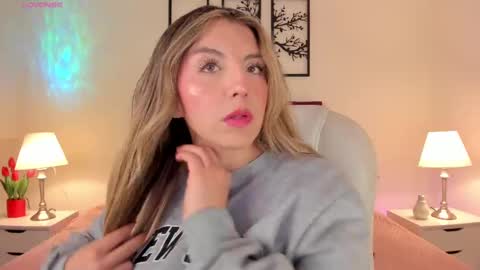 Snapshot of missisabella1 chatting on 19, 9, 2025 Bella Castillo online show from 19, 9, 2025