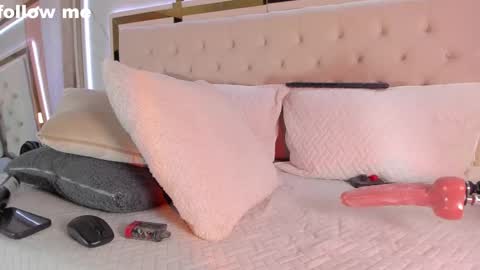 Snapshot of missjuliaa_ chatting on 14, 2, 2025 A N N Y online show from 14, 2, 2025