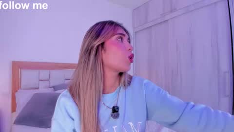 Snapshot of missjuliaa_ chatting on 18, 10, 2025 A N N Y online show from 18, 10, 2025