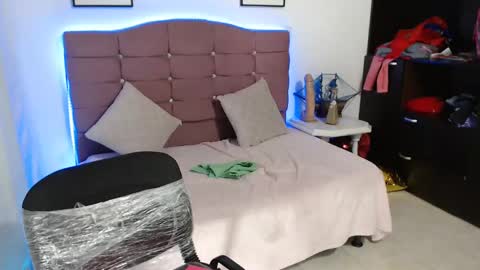 Snapshot of misskarol18 chatting on 22, 2, 2025 misskarol18 online show from 22, 2, 2025
