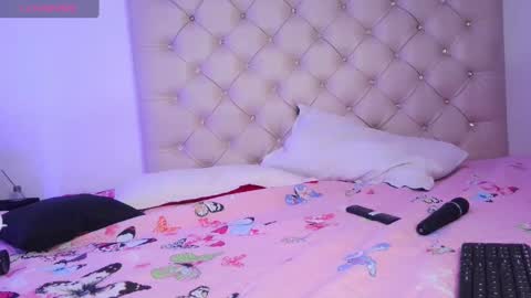 misskatiia online show from 15, 2, 2025