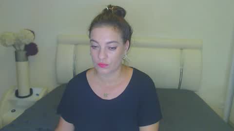Snapshot of misskhloe chatting on 12, 9, 2025 Khloe online show from 12, 9, 2025