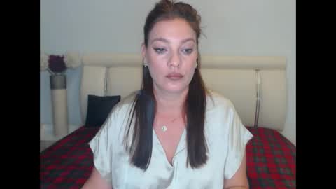 Snapshot of misskhloe chatting on 28, 9, 2025 Khloe online show from 28, 9, 2025
