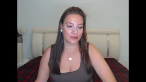 Snapshot of misskhloe chatting on 3, 10, 2025 Khloe online show from 3, 10, 2025