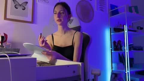 misslalii online show from 19, 4, 2026