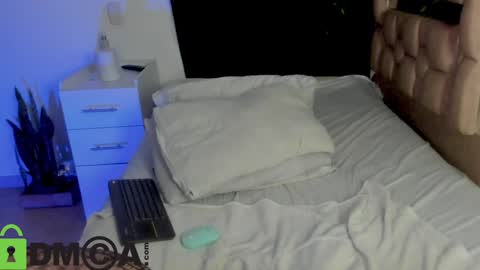 Lucye Robbie online show from 5, 1, 2025