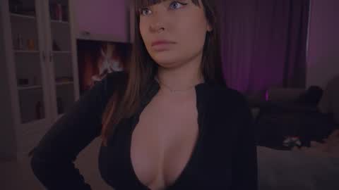 LUXXANDRA online show from 4, 3, 2026