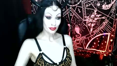 MissMoonDoll online show from 2, 1, 2025