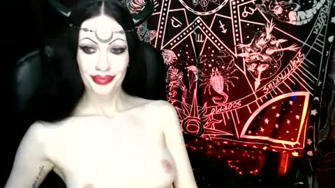 MissMoonDoll online show from 2, 1, 2025